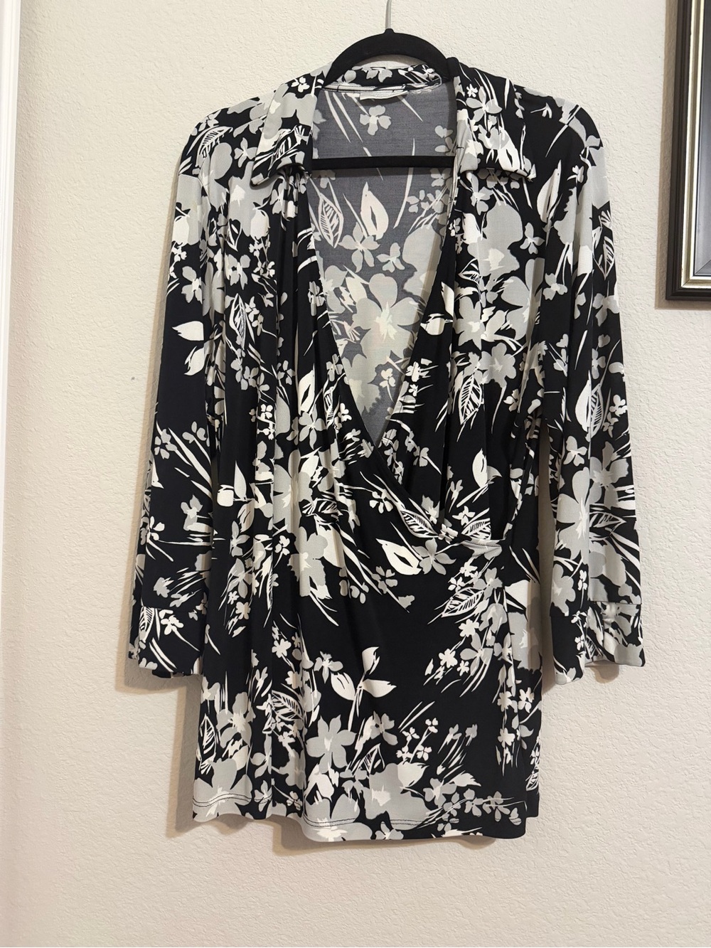 Worthington Black and Gray Floral Stretch Top